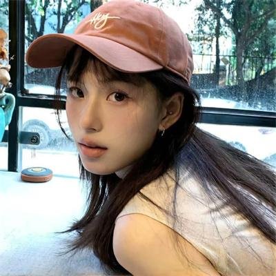 戴金色面具的男子 封面